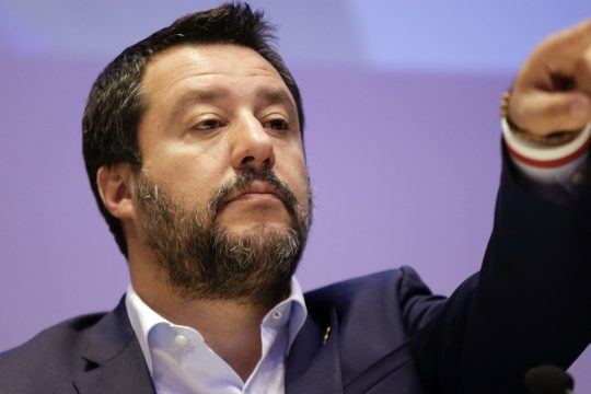 Σε «ξένα χωράφια» ο Σαλβίνι με νέα ξενοφοβική οδηγία