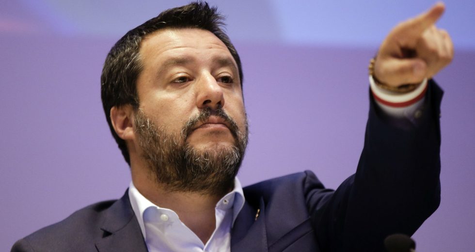 Σε «ξένα χωράφια» ο Σαλβίνι με νέα ξενοφοβική οδηγία