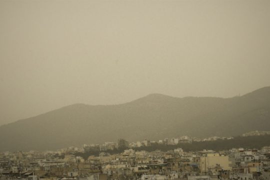 Επιμένει η αφρικανική σκόνη