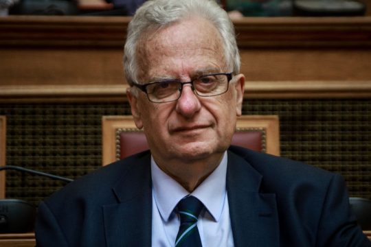Αψιμαχία στη Βουλή για την παραίτηση