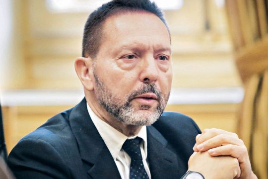 Μέτρα για περιουσία και κατανάλωση ζητά ο Στουρνάρας