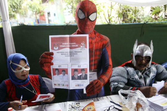 «Περιήγηση» στις κάλπες της Ινδονησίας