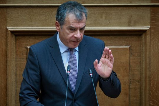 Θεοδωράκης κατά ΣΥΡΙΖΑ, Ν.Δ. και ΠΑΣΟΚ για παρέμβαση στη δικαιοσύνη