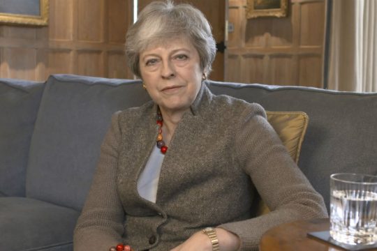 Η παράταση του Brexit έγινε νόμος του κράτους
