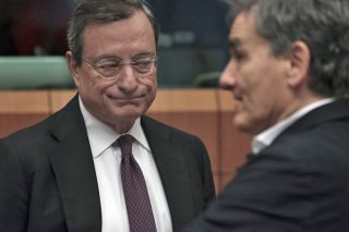 Ξεκλειδώνει το «σεντούκι» με τα 970 εκατ. ευρώ