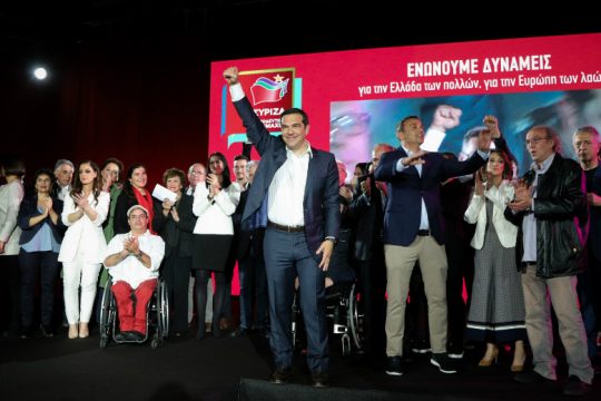 Πρόσκληση Τσίπρα σε Μητσοτάκη για ντιμπέιτ