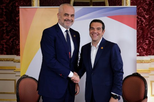 Τηλεφωνική επικοινωνία Τσίπρα – Ράμα