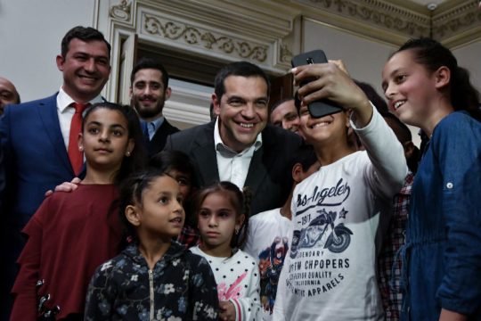 Τσίπρας: Κανένας Ρομά αβοήθητος στην κρίση