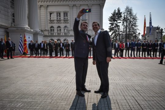 Αθήνα – Σκόπια σε είκοσι οκτώ χρόνια