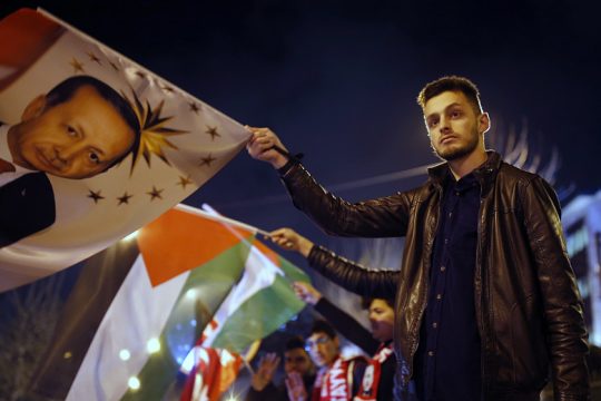 Πρωτιά με σημαντικές απώλειες για τον Ερντογάν