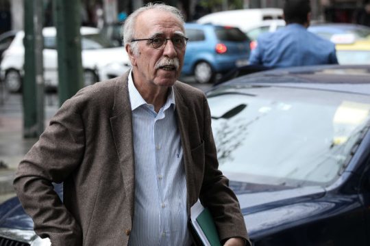 Απάντηση Δ. Βίτσα στη Χρ. Καλογήρου: απαιτούνται ειδικά μέτρα για την αποσυμφόρηση της Σάμου