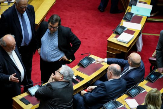 Η Oλομέλεια ψηφίζει για τις γερμανικές αποζημιώσεις
