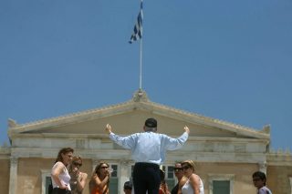 Από τα πρόσωπα στα πράγματα