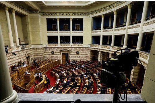 Μέχρι τη Μ. Τρίτη θα ψηφιστούν οι 120 δόσεις
