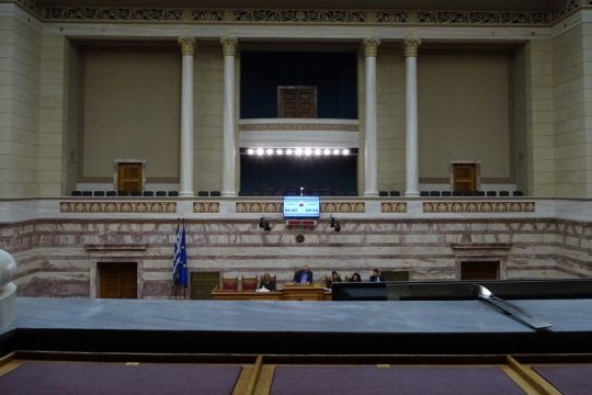 Αυτονομία της πολιτικής και «εξω-θεσμικοί παράγοντες»