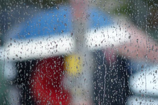 Βροχές και καταιγίδες σε όλη τη χώρα