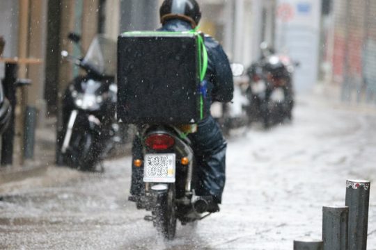 Άστατος ο καιρός, χαλάζι στην Αθήνα