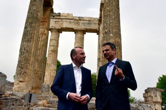 ΣΥΡΙΖΑ για Μητσοτάκη – Βέμπερ: Δείξε μου τον φίλο σου…