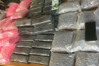 Με πλοίο της γραμμής μετέφεραν κοκαΐνη και χιλιάδες ναρκωτικά χάπια