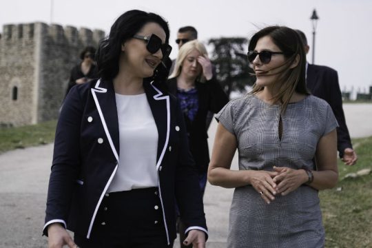 Ζόριτσα Ζαέβα και Μπέττυ Μπαζιάνα στο κάστρο των Σκοπίων