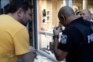 Δολοφονία Ζακ: Απόπειρα αθώωσης των αστυνομικών από τον μάρτυρα με το κίτρινο μπλουζάκι