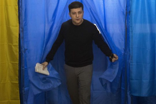 Kυριολεκτικά «αγώνας δρόμου» το ντιμπέιτ στην Ουκρανία