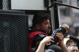 Πρωτομαγιάτικες διαδηλώσεις σε κάθε άκρη της Γης