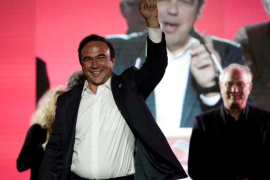 Π. Κόκκαλης: «Η βαριοπούλα των τραμπούκων χτυπά τη δημοκρατία»