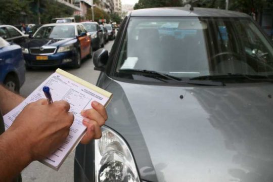Των πεζοδρομίων κατειλημμένων ημείς άδομεν