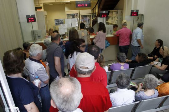 Επικοινωνιακή φιέστα και νέες υποσχέσεις για διανομή φαρμάκων στον ΕΟΠΥΥ
