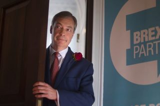 To «Κόμμα του Brexit» σπέρνει πανικό σε Τόρις και Εργατικούς