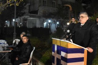 «Καπελώνει» τον Δήμο και δίνει προεκλογικό χώρο στη Χρυσή Αυγή