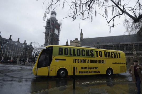 Οι χειρισμοί του Brexit καταρρακώνουν τους Τόρις