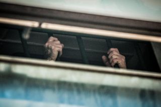 Απελπιστικές οι συνθήκες κράτησης στο Α.Τ. Δραπετσώνας