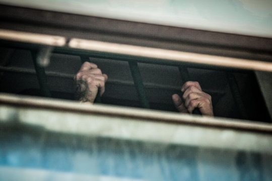 Απελπιστικές οι συνθήκες κράτησης στο Α.Τ. Δραπετσώνας