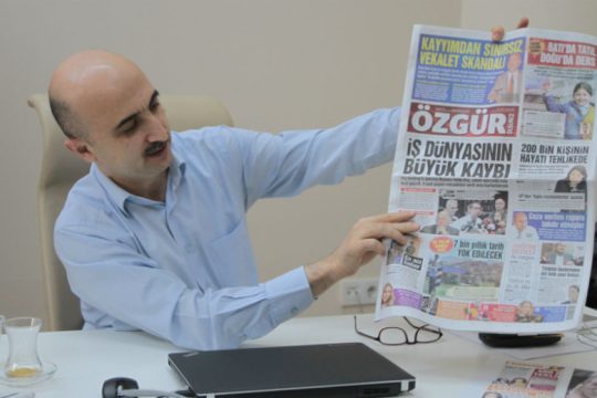 Φυλάκιση σε επτά δημοσιογράφους φιλοκουρδικής εφημερίδας στην Τουρκία