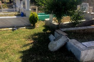 Χρυσαυγίτες βανδάλισαν το μουσουλμανικό νεκροταφείο Αλεξανδρούπολης