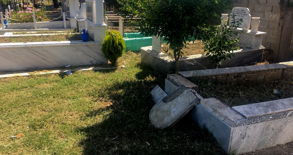 Χρυσαυγίτες βανδάλισαν το μουσουλμανικό νεκροταφείο Αλεξανδρούπολης