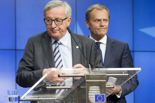 Γιούνκερ: Απαράδεκτοι συσχετισμοί Τουσκ με Χίτλερ και Στάλιν