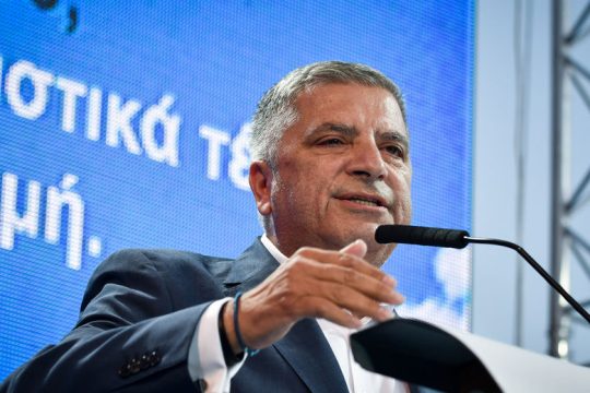 Πατούλης… κρυπτόμενος