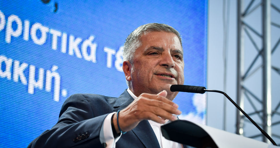 Πατούλης… κρυπτόμενος