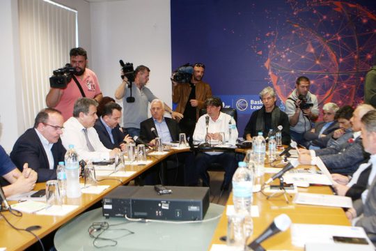 Πλέι οφ σε αναμονή…