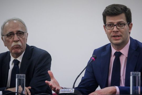 Λιγότερη γραφειοκρατία για μετανάστες και Δημόσιο