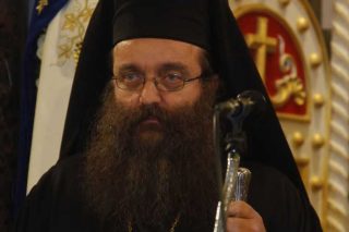 Ο μητροπολίτης Χίου, το Δίστομο, τα Καλάβρυτα και η Χρυσή Αυγή