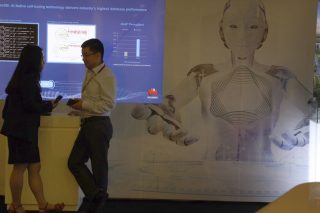 Αμερικανικό «φρένο» στα δίκτυα 5G της Huawei