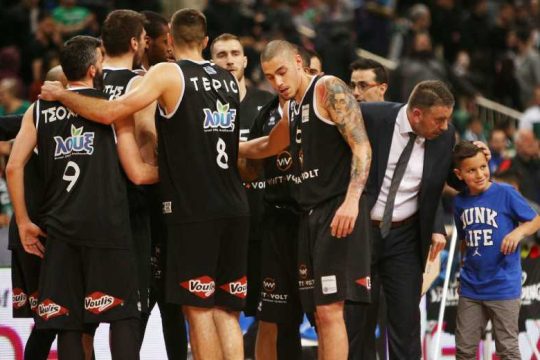Αρχίζουν και βλέπουμε