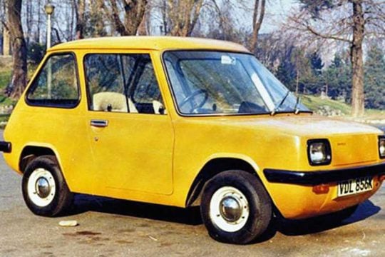 Από το ηλεκτρικό αυτοκίνητο της Σύρου στα σαράβαλα της Ε.Ε.