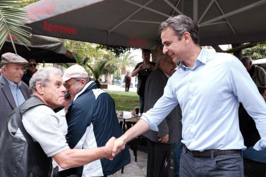Προσπαθούν να συμμαζέψουν τα ασυμμάζευτα στη Ν.Δ.