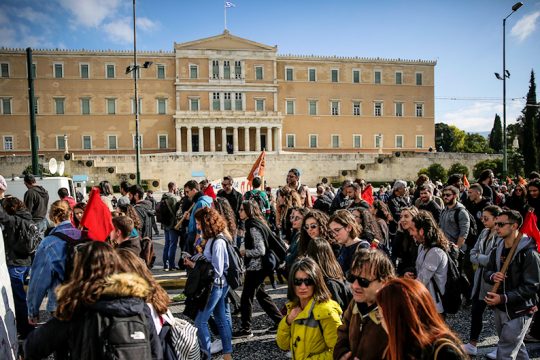 «Στα κάγκελα» η ΑΔΕΔΥ για 13ο-14ο μισθό και αναδρομικά