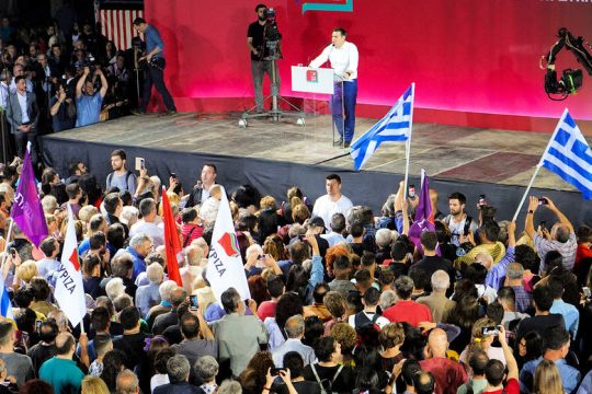 Στο τραπέζι και η αύξηση της εθνικής σύνταξης